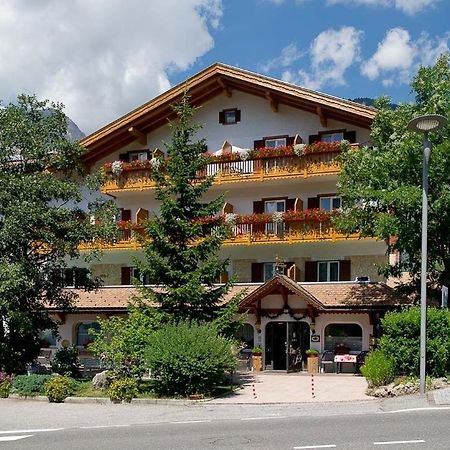 Hotel Cristallo Vigo di Fassa Exterior photo